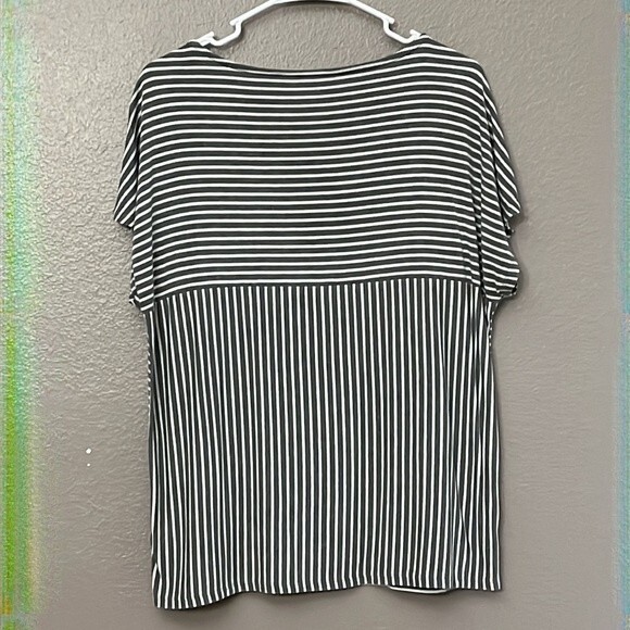 Tahari Women's Grey and White Soft Striped Cap Sleeve Blouse Size Large - Picture 9 of 9